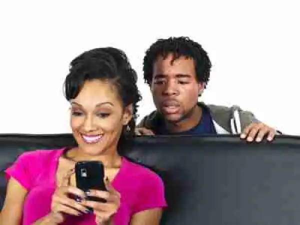 Please Help me! I Caught My Girlfriend Séx Chatting With Another Guy